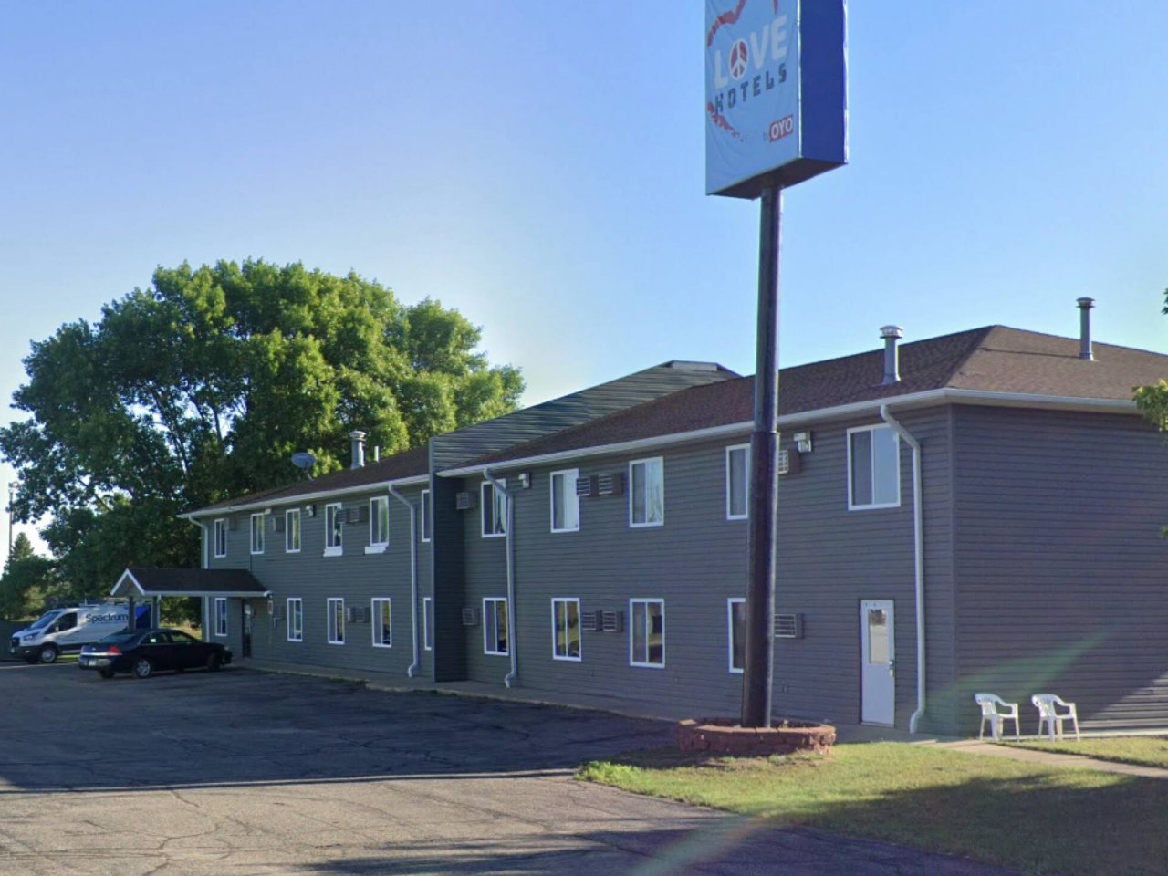 109 2nd Ave MN 35 Room Motel